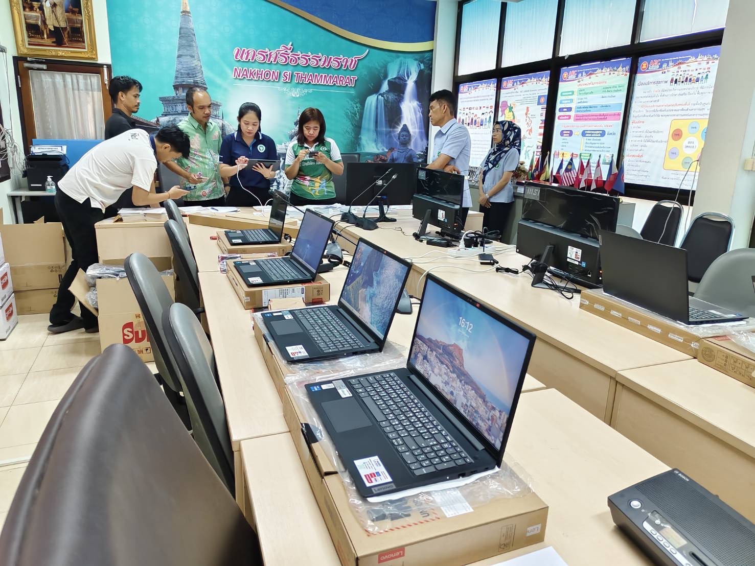 ส่งมอบครุภัณฑ์คอมพิวเตอร์และเครื่องพิมพ์สำนักงาน พร้อมติดตั้งและทดสอบการใช้งาน